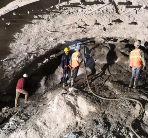 思明拱顶带模注浆料的施工流程及注意事项